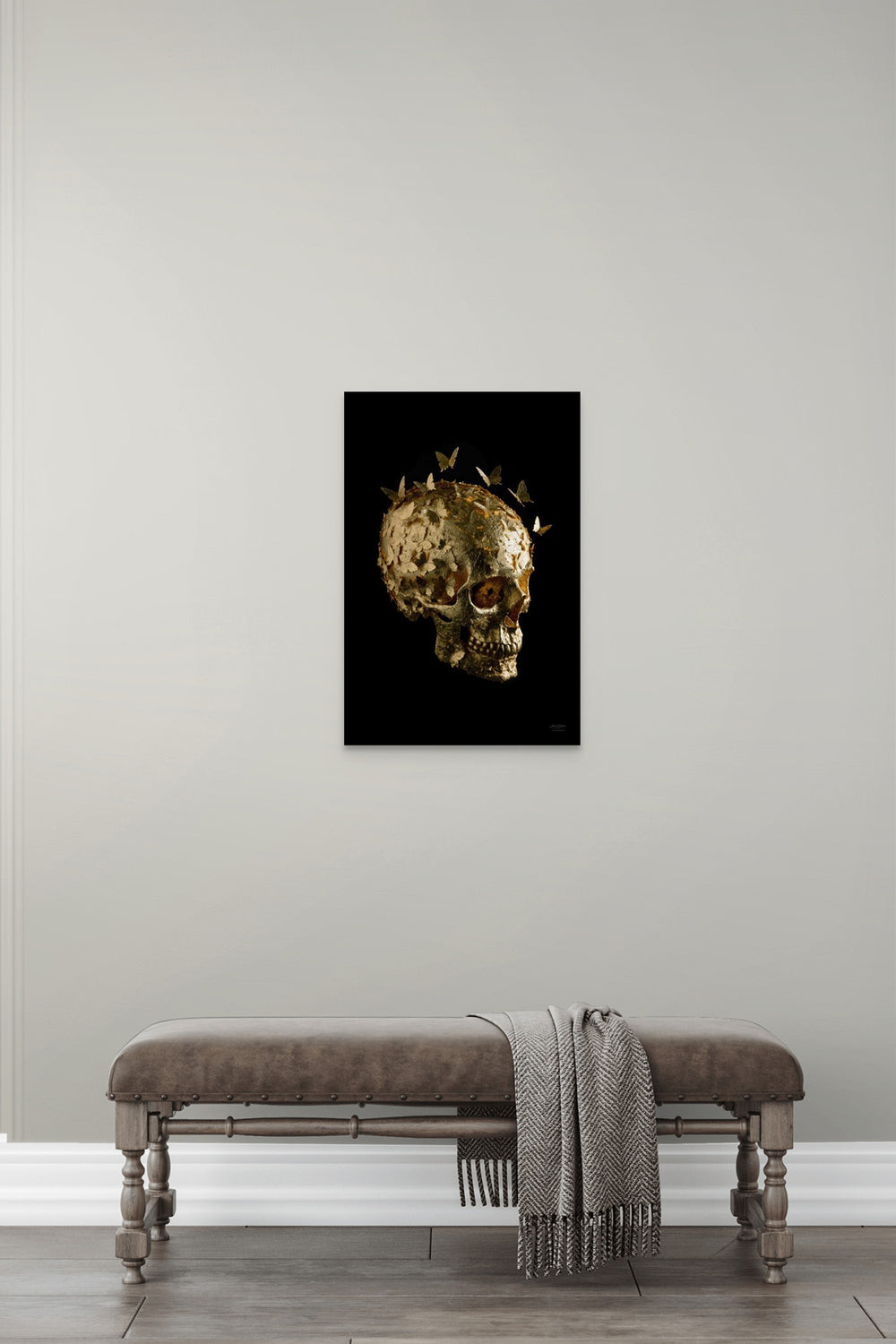 Gold Skullbloom kunstwerk met bladgoud schedel als eyecatcher in interieur
