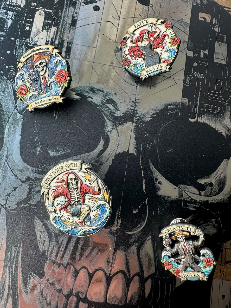 Isadora Skullheart Anstecknadel