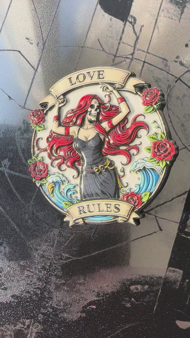 Isadora Skullheart Anstecknadel