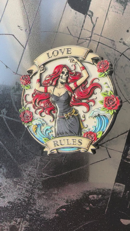 Isadora Skullheart Anstecknadel